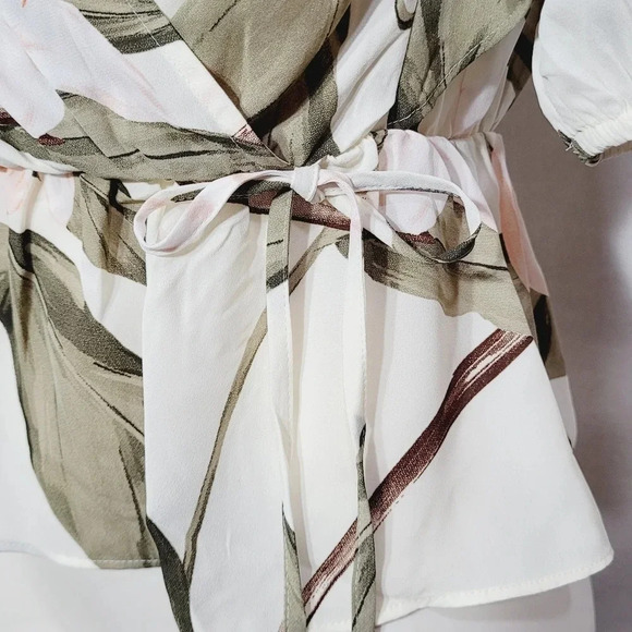 XS X-SMALL Express‎ Ruffled CrossOver Surplice Floral Blouse NWT - Picture 4 of 12